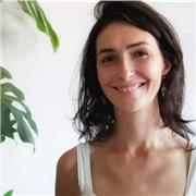 Profesora certificada Hatha Yoga imparte clases particulares individuales y grupales